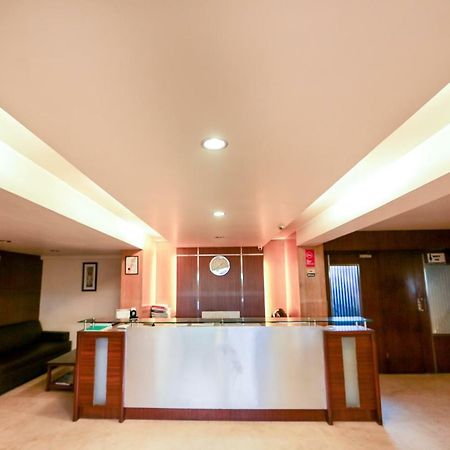 Lucky Hotel Goregaon Bombay Eksteriør billede