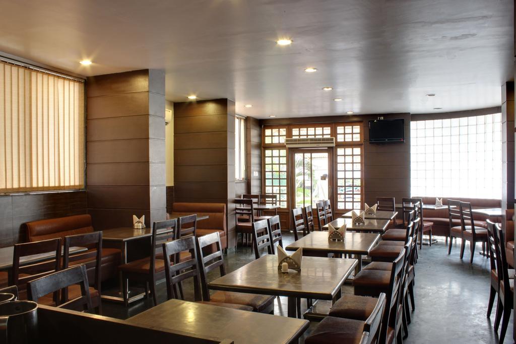 Lucky Hotel Goregaon Bombay Eksteriør billede