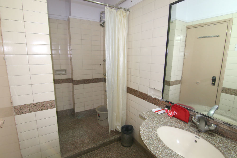 Lucky Hotel Goregaon Bombay Eksteriør billede