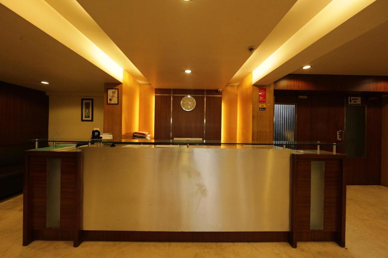 Lucky Hotel Goregaon Bombay Eksteriør billede