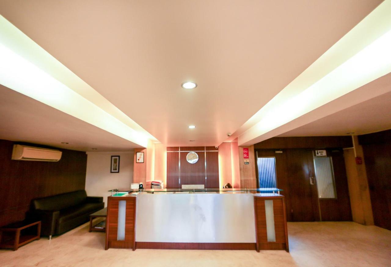 Lucky Hotel Goregaon Bombay Eksteriør billede