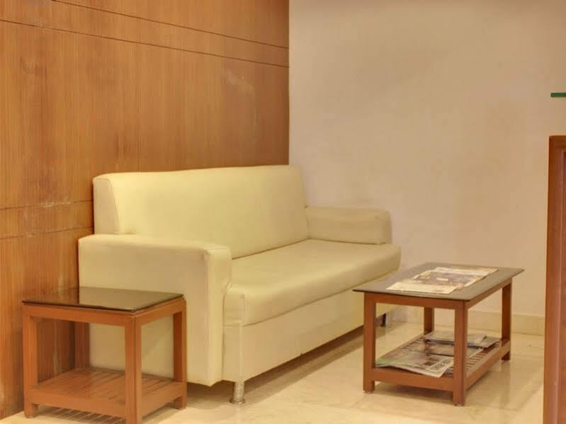 Lucky Hotel Goregaon Bombay Eksteriør billede