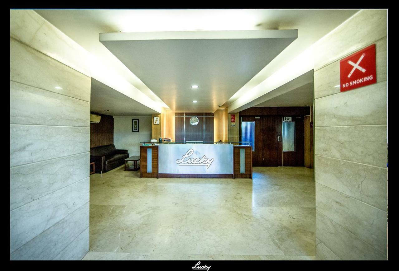 Lucky Hotel Goregaon Bombay Eksteriør billede