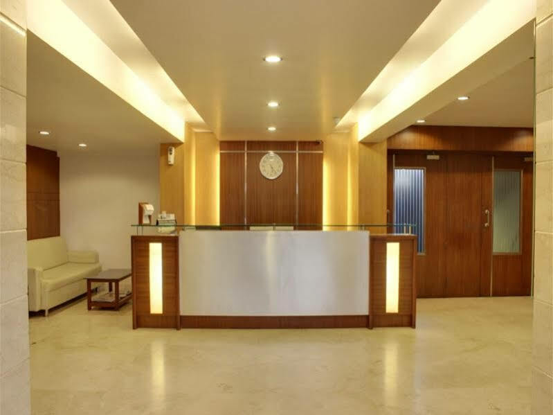 Lucky Hotel Goregaon Bombay Eksteriør billede