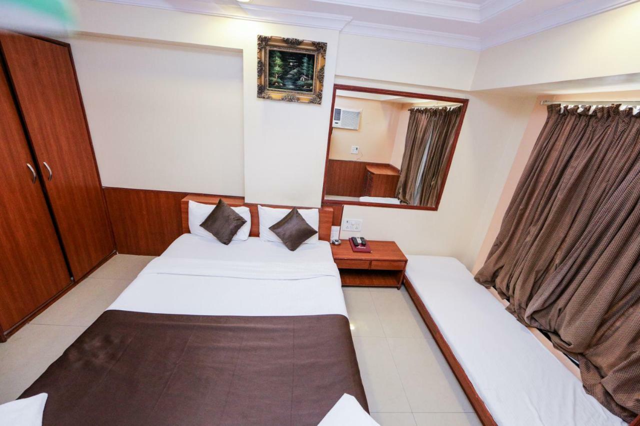 Lucky Hotel Goregaon Bombay Eksteriør billede