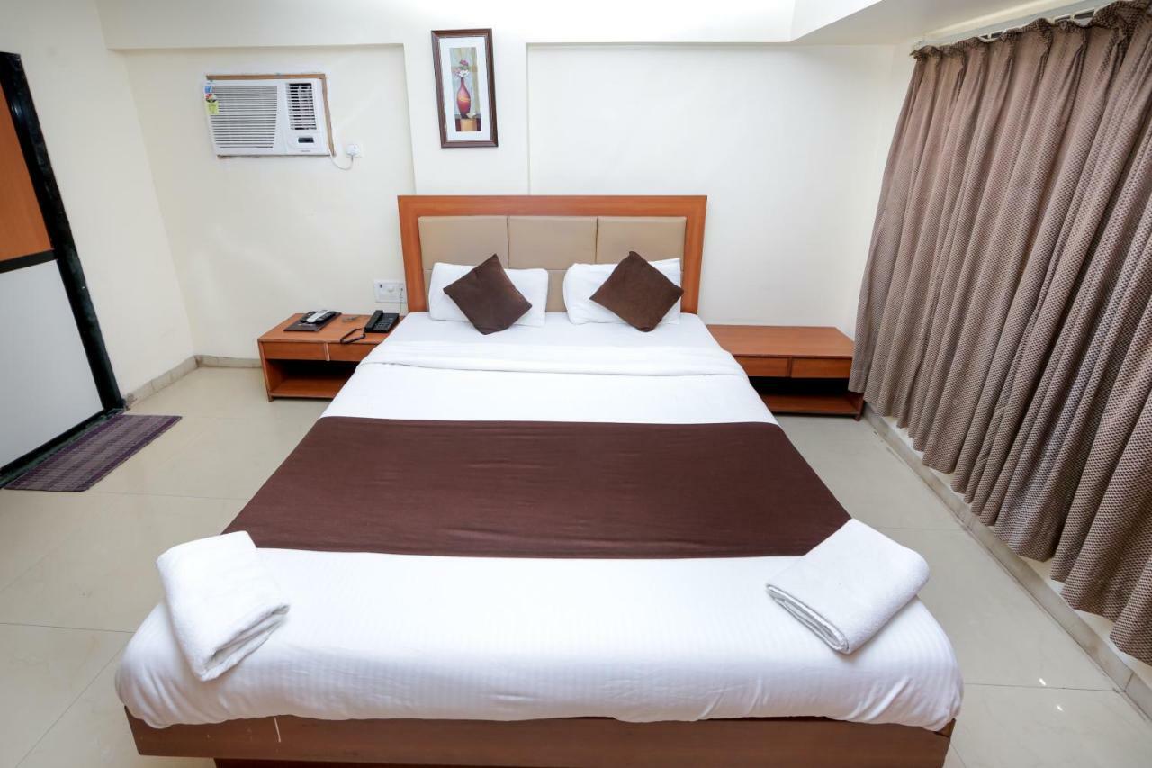 Lucky Hotel Goregaon Bombay Eksteriør billede