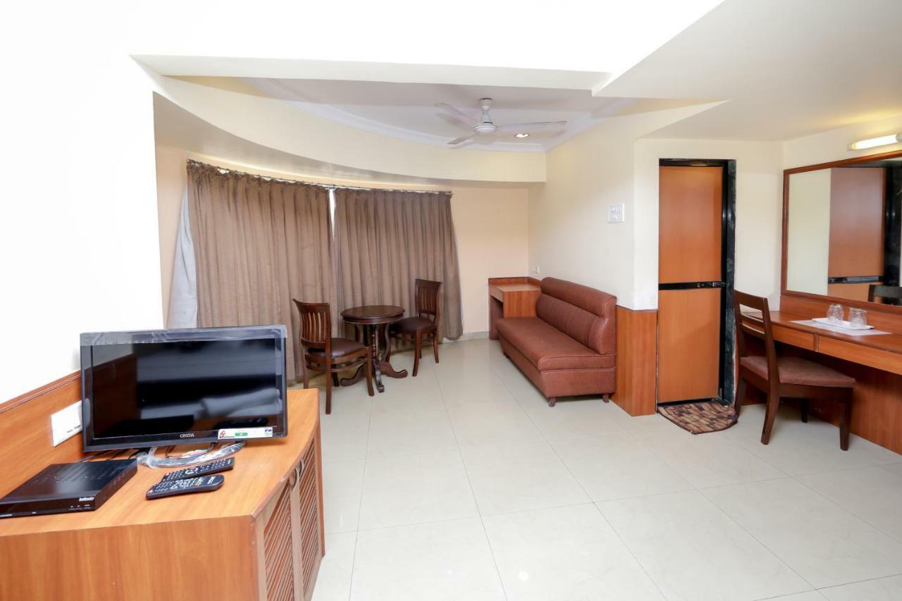 Lucky Hotel Goregaon Bombay Eksteriør billede