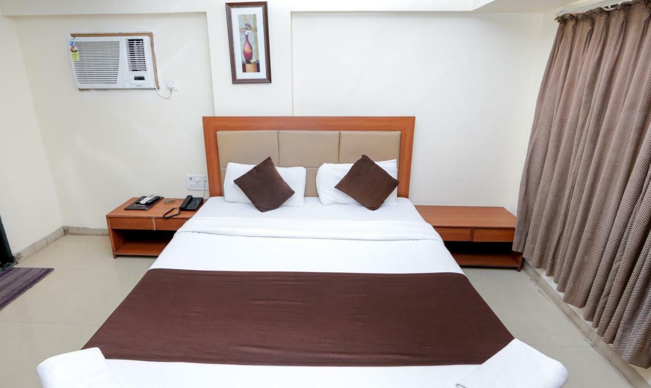 Lucky Hotel Goregaon Bombay Eksteriør billede