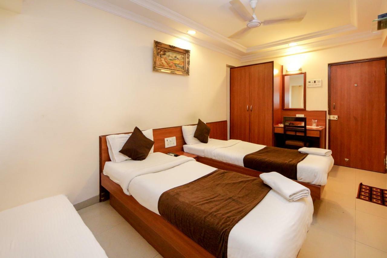 Lucky Hotel Goregaon Bombay Eksteriør billede