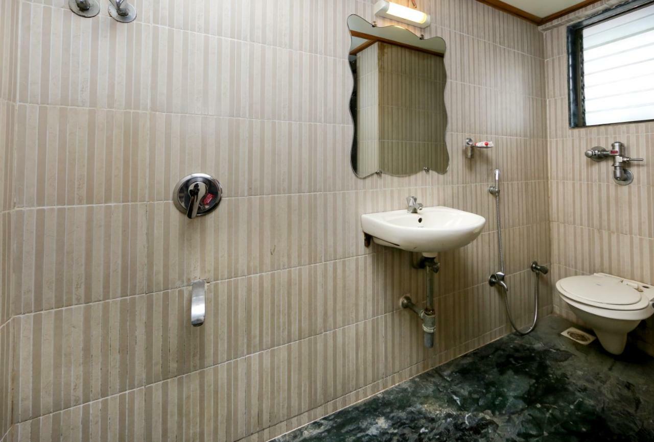 Lucky Hotel Goregaon Bombay Eksteriør billede