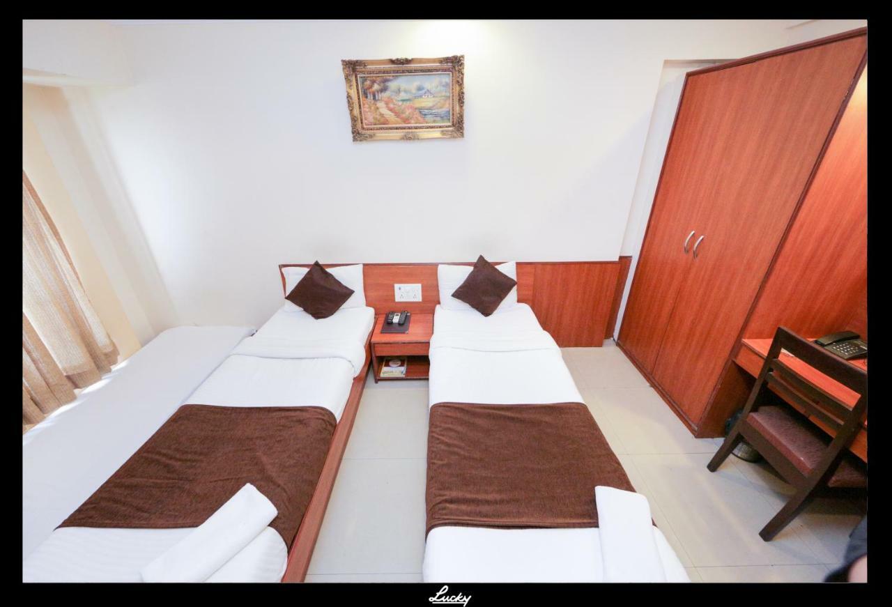 Lucky Hotel Goregaon Bombay Eksteriør billede