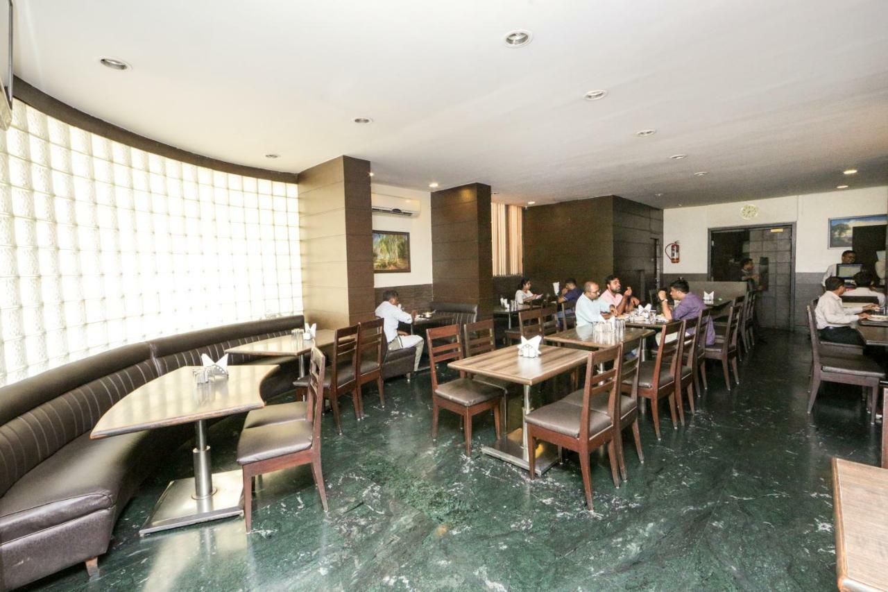 Lucky Hotel Goregaon Bombay Eksteriør billede