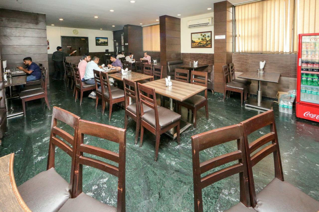 Lucky Hotel Goregaon Bombay Eksteriør billede
