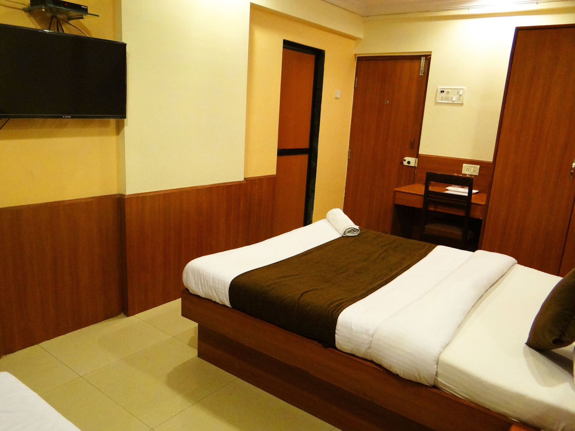 Lucky Hotel Goregaon Bombay Eksteriør billede