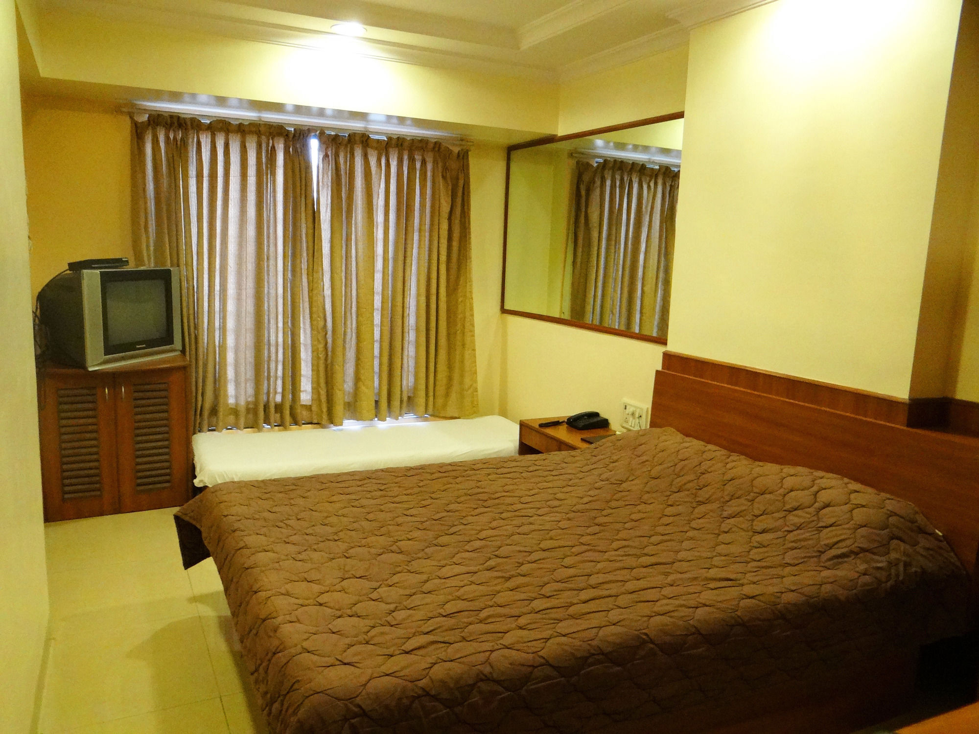 Lucky Hotel Goregaon Bombay Eksteriør billede