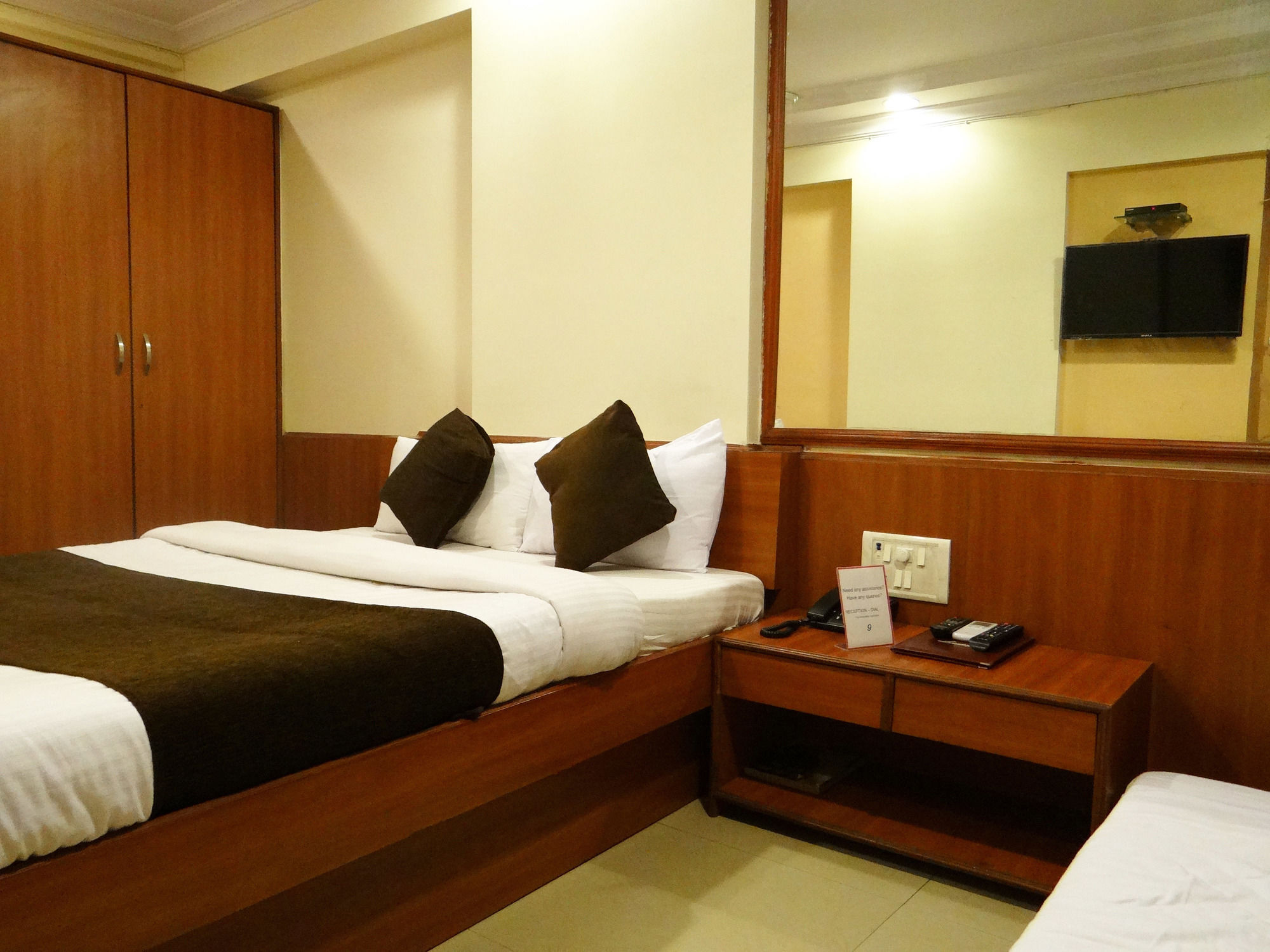 Lucky Hotel Goregaon Bombay Eksteriør billede