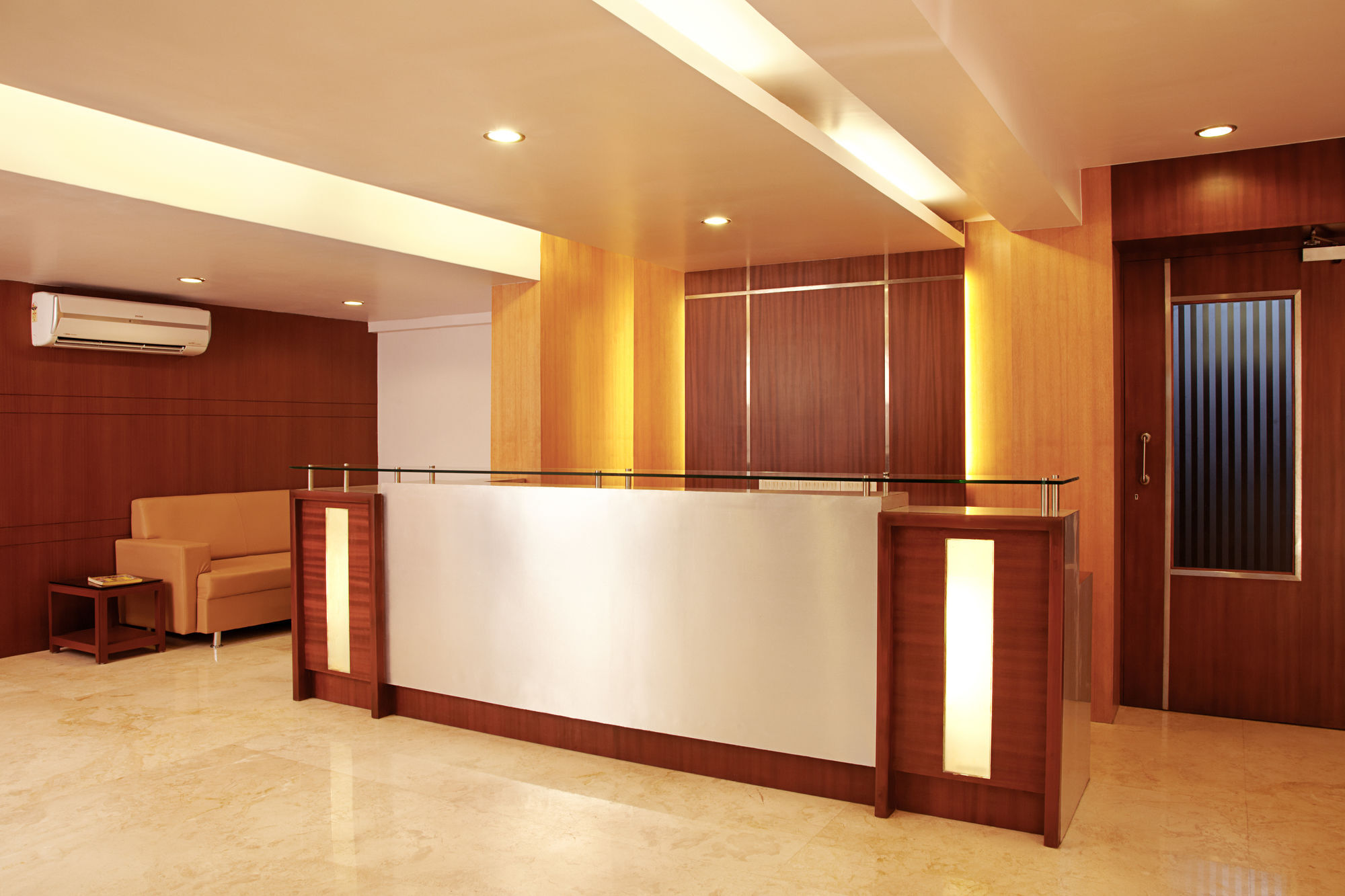 Lucky Hotel Goregaon Bombay Eksteriør billede