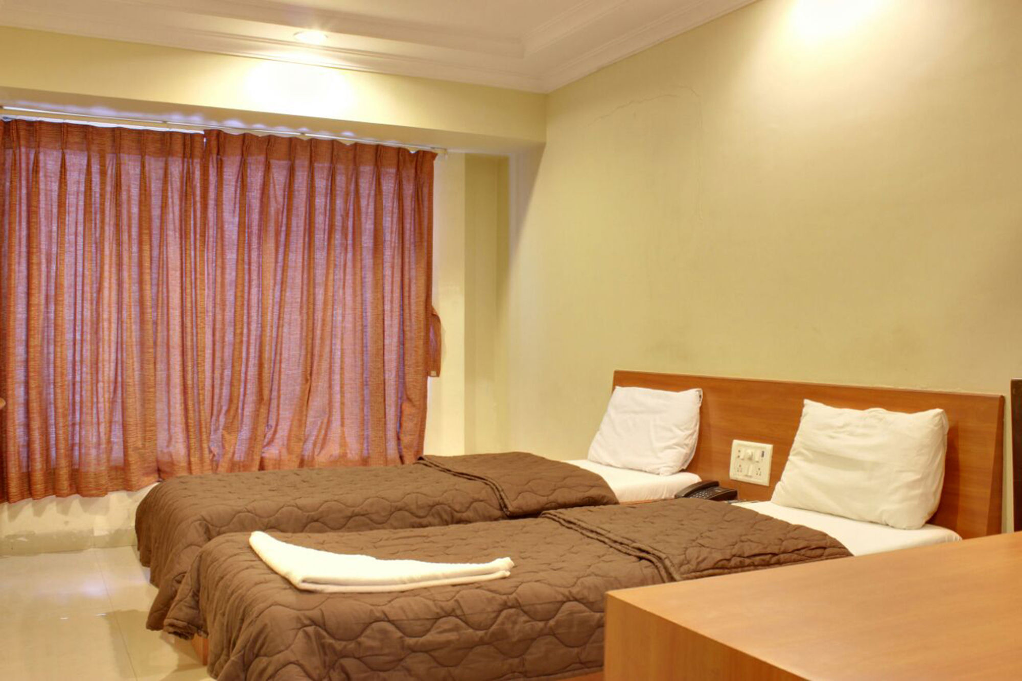 Lucky Hotel Goregaon Bombay Eksteriør billede
