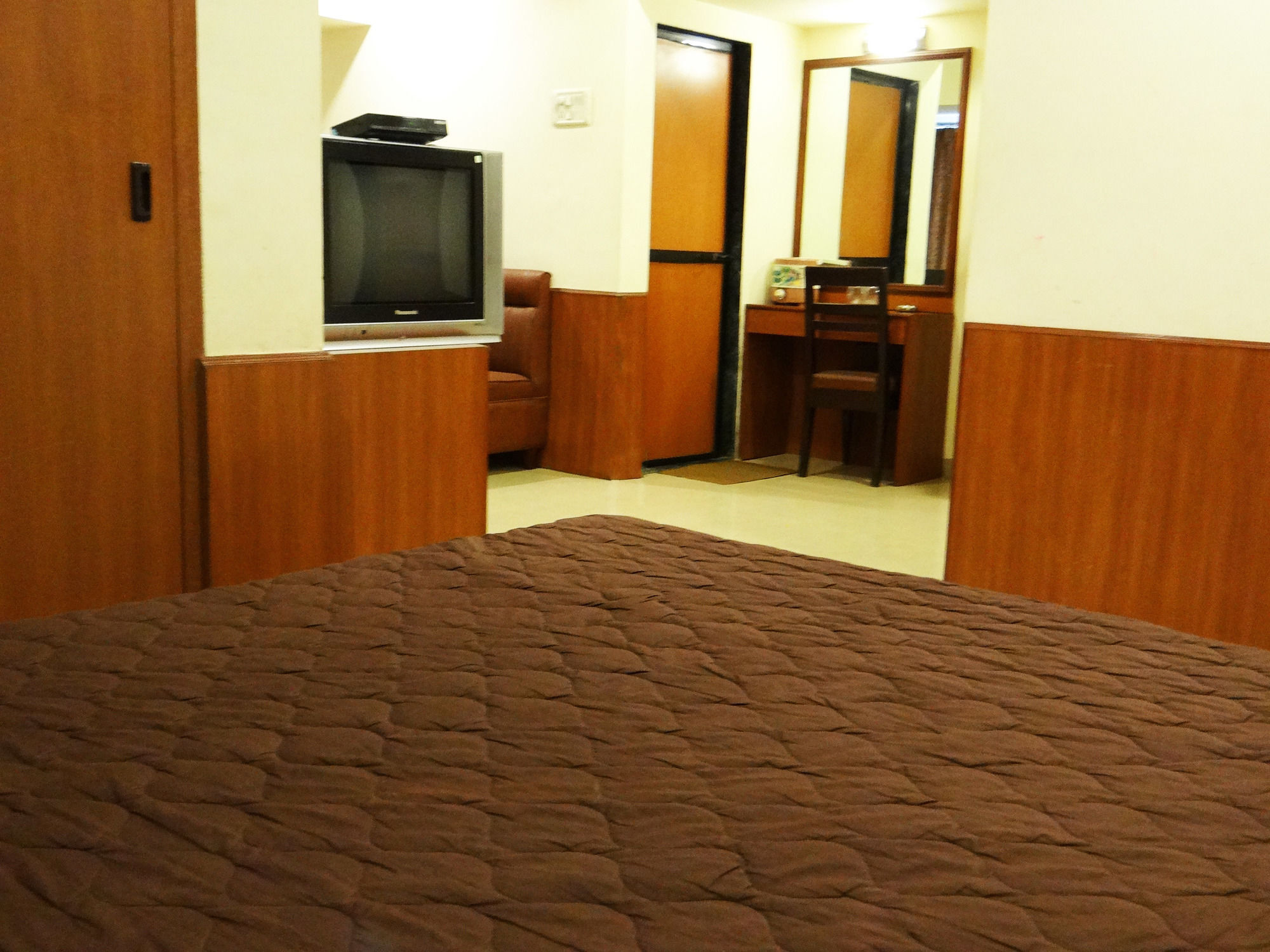 Lucky Hotel Goregaon Bombay Eksteriør billede