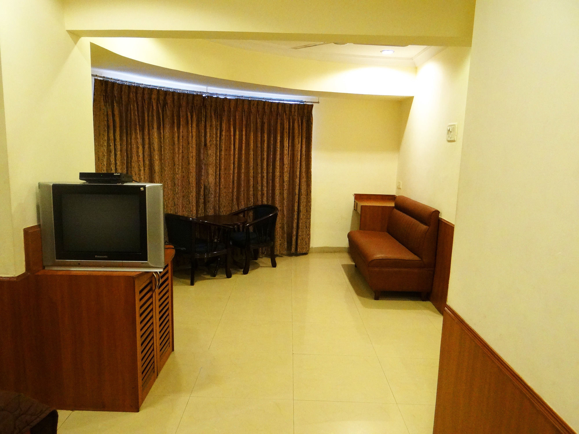 Lucky Hotel Goregaon Bombay Eksteriør billede